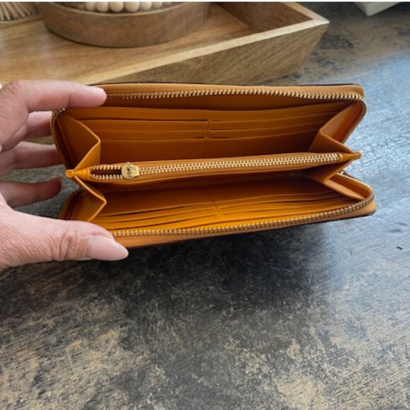 COACH Accordion Zip Wallet In Blocked Signature Canvas - Picture 4 of 4